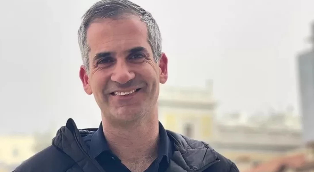 Κώστας Μπακογιάννης | Η σπάνια δημόσια εμφάνιση με τα παιδιά του και την αδερφή του, Αλεξία