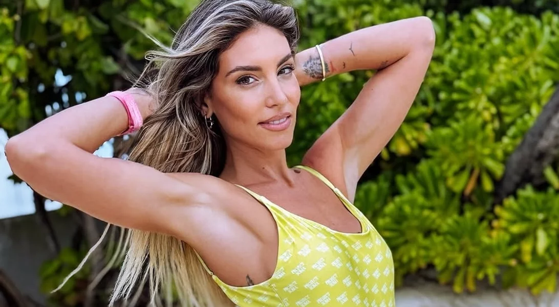 Αθηνά Οικονομάκου | Η επιστροφή στην Ελλάδα και τα παιχνίδια στην πισίνα με τον Μάξιμο και τη Σιέννα