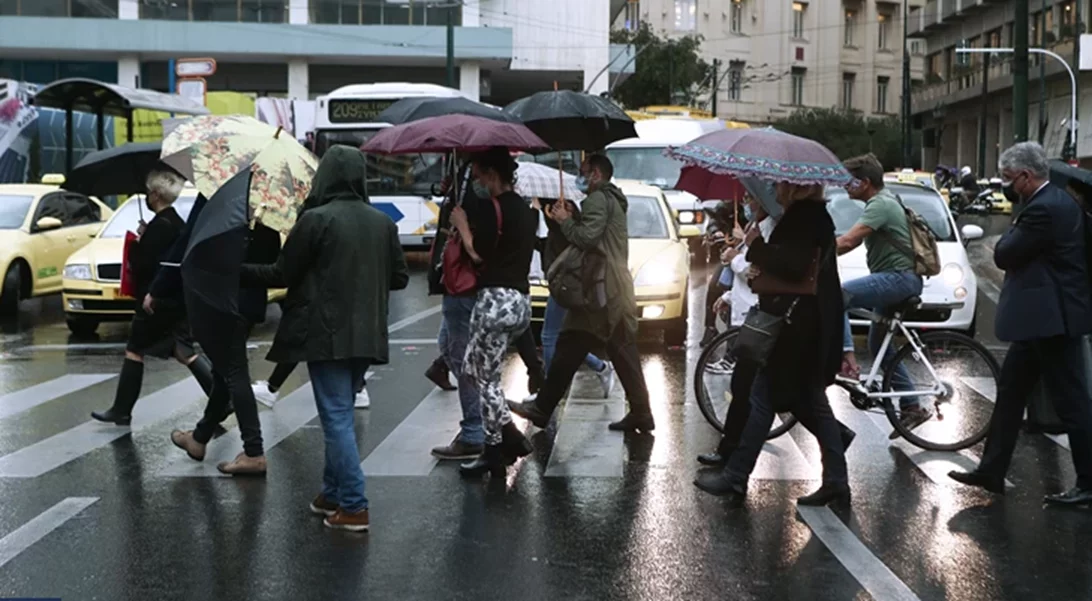 Καιρός | Πέφτει η θερμοκρασία σήμερα - Πού θα βρέξει