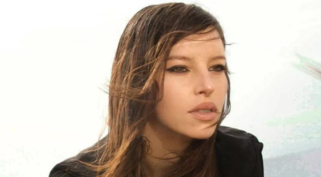 Πιο ξανθιά από ποτέ η Χαρά Παππά | Δες το νέο της look