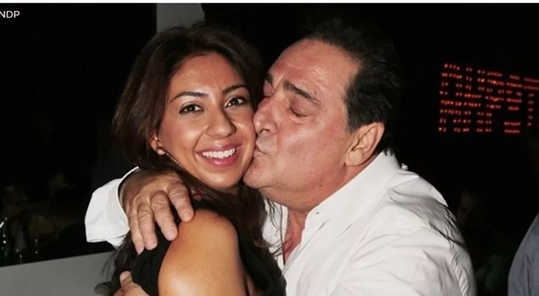 Ειρήνη Κεσογλίδου: Συγκινημένη στην παρουσίαση της βιογραφίας του πατέρα της, Βασίλη Καρρά