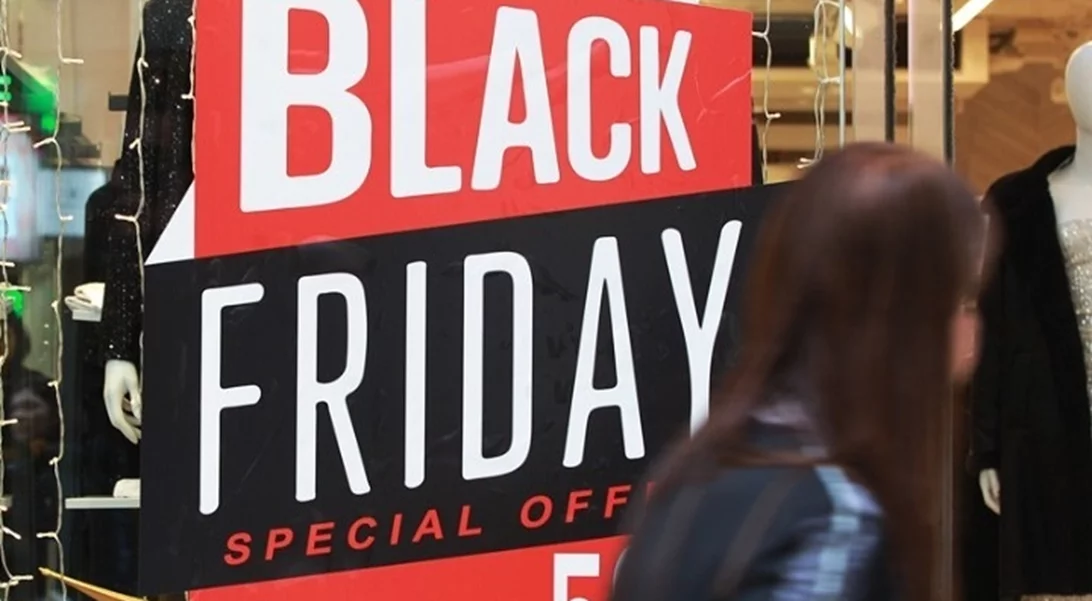 Black Friday - Από τις ουρές στα καταστήματα στο αόρατο ψηφιακό οικοσύστημα που τη στηρίζει