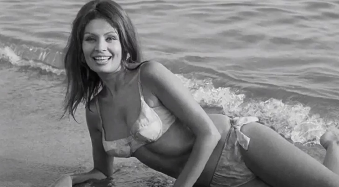 Ρίκα Διαλυνά | Ποζάρει άκρως καλοκαιρινή σε εξώφυλλο ιταλικού περιοδικού