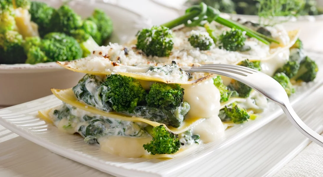 Συνταγή για λαζάνια με μπρόκολο ογκρατέν | Να τι θα μαγειρέψεις σήμερα