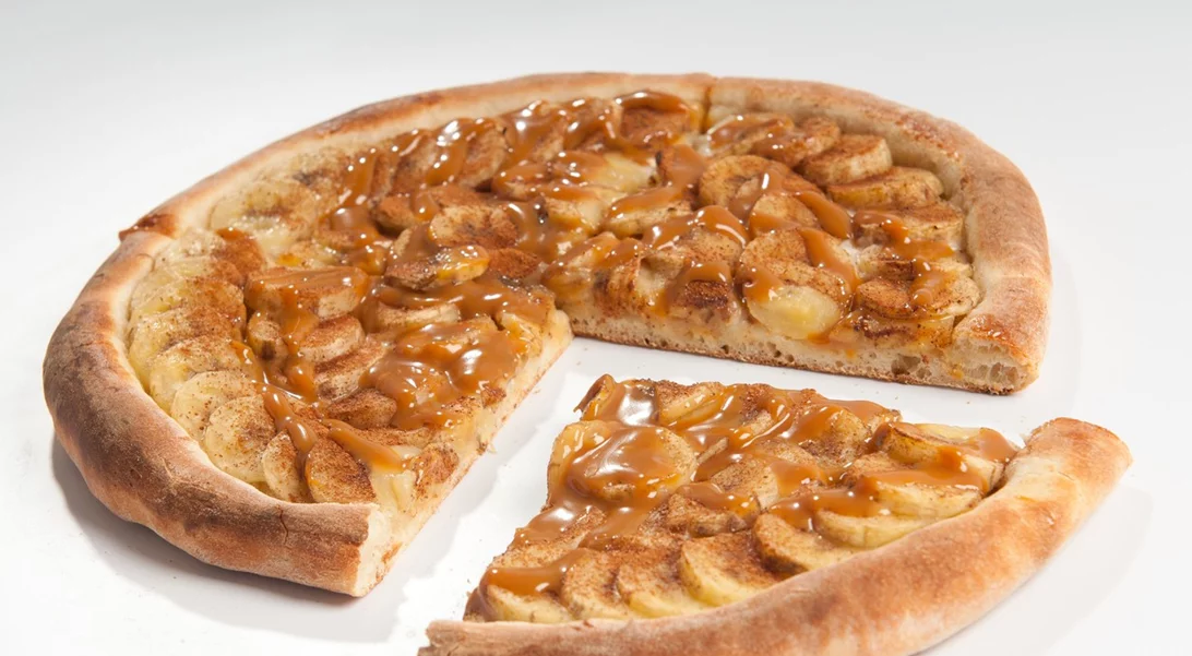 Συνταγή για γλυκιά πίτσα με φιστικοβούτυρο και μπανάνα