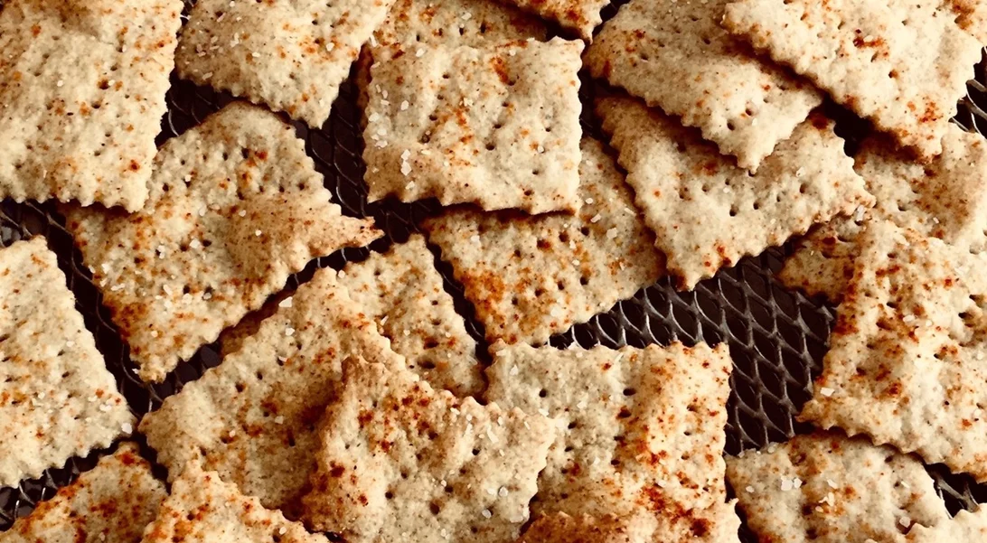 Σούπερ υγιεινά αλμυρά κρακεράκια με αλεύρι βρόμης, ζέας και κριθαριού