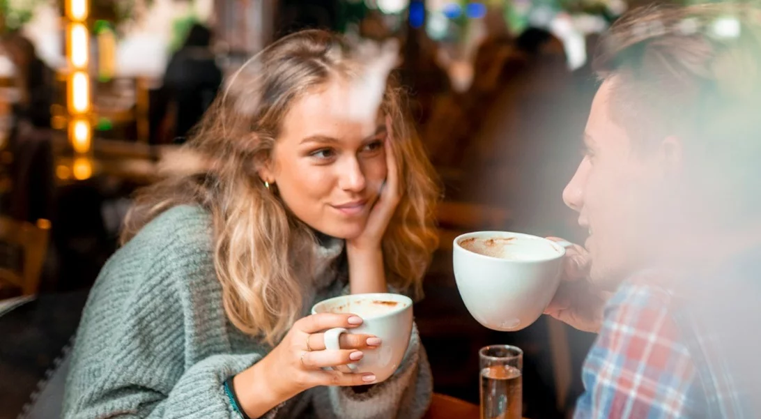 Πώς να κάνεις μια καλή πρώτη εντύπωση στο φλερτ ή την εργασία