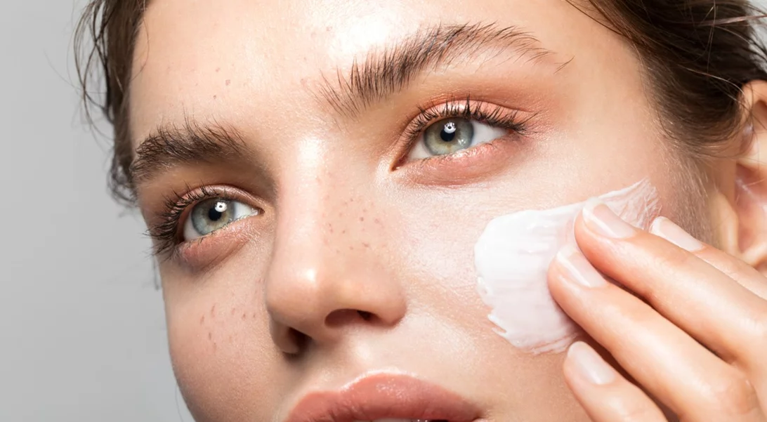 Serum, κρέμα, αντηλιακό, κρέμα ματιών: Με ποιά σειρά χρησιμοποιούνται;