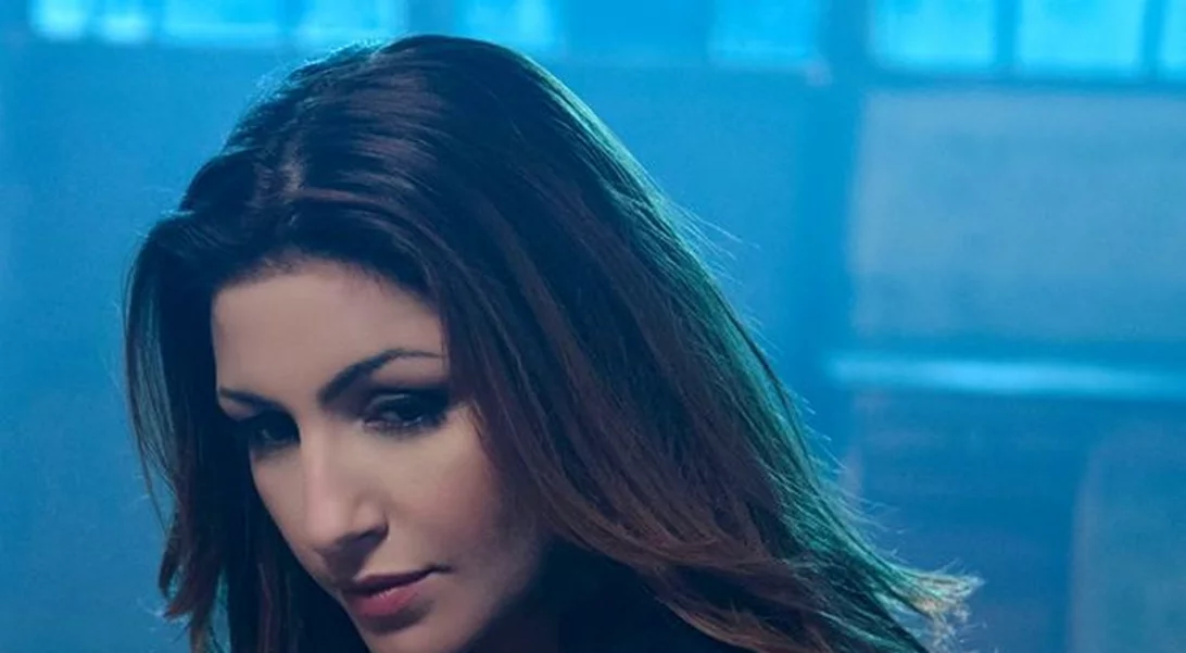 Η ριζική αλλαγή στην εμφάνιση της Έλενας Παπαρίζου: 'Εκοψε τα μαλλιά της