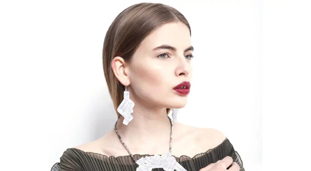 Η συλλογή φορεμάτων και κοσμημάτων που θα θέλουμε να φοράμε κάθε καλοκαίρι