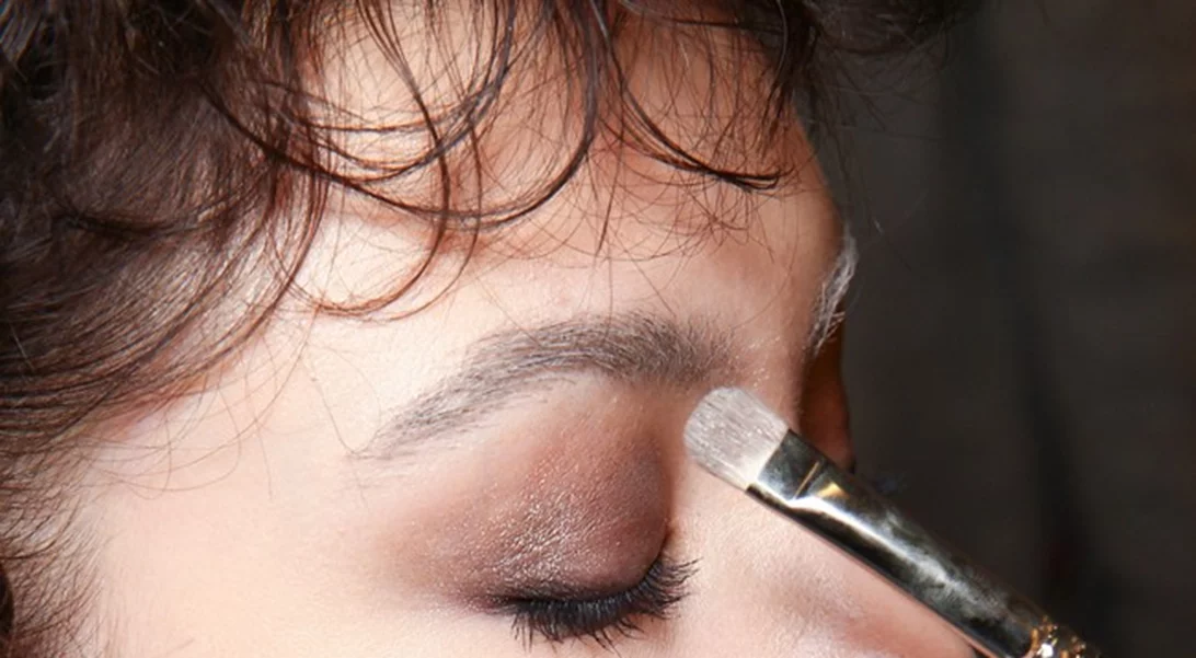 Giorgio Armani FW 2016-17: Αυτό το video από τα beauty παρασκήνια του show πρέπει να το δεις!