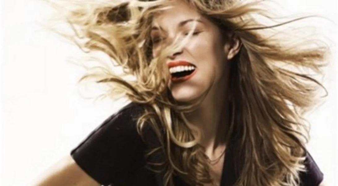 Βίκυ Καγιά: Με μία σούπερ σέξι φωτογράφιση μιλά για τη γνωριμία της με τον Ηλία Κρασσά