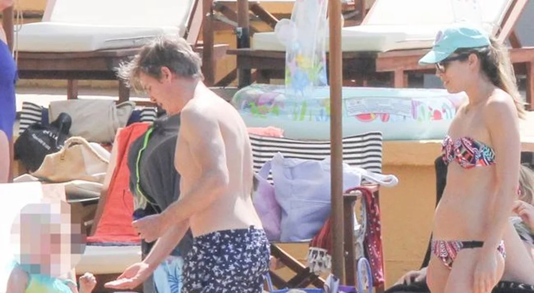 Μαριέττα Χρουσαλά – Λέων Πατίτσας: Στην παραλία με τα παιδιά τους