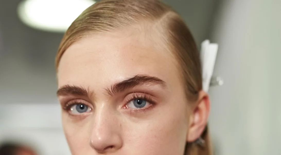 Το μυστικό για πλούσια φρύδια βρίσκεται στην κουζίνα σου