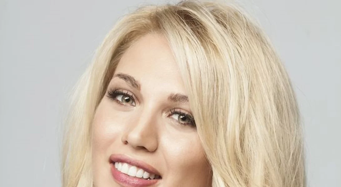 Κωνσταντίνα Σπυροπούλου: Βουτιές στη Μύκονο με εντυπωσιακό ολόσωμο μαγιό (video)