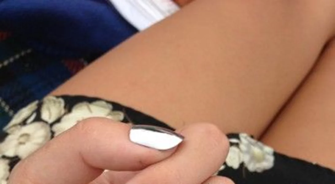 #maniMonday: Τι γίνεται πλέον με τα mirror nails;