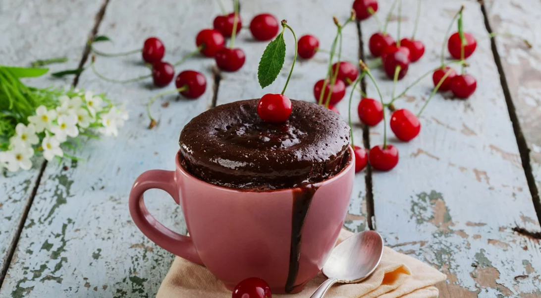 Συνταγή για σοκολατένιο κέικ σε 2 μόνο λεπτά