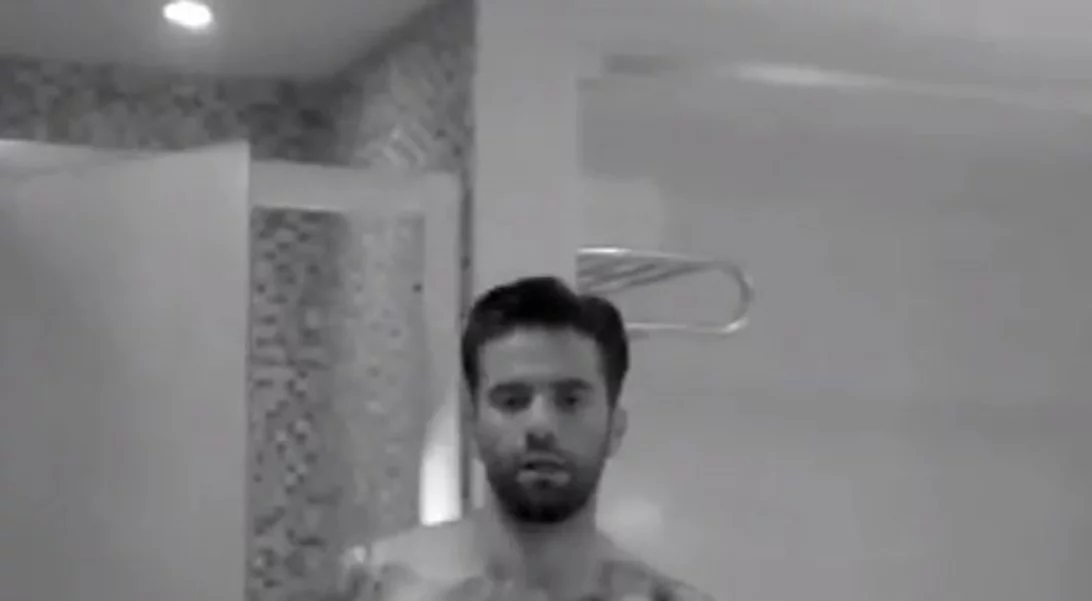 Θοδωρής Μαραντίνης: Δείτε τον ολόγυμνο!