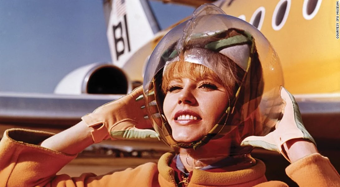 Αεροσυνοδοί: Οι πιο stylish στολές που έχουν φορέσει ανά τα χρόνια!