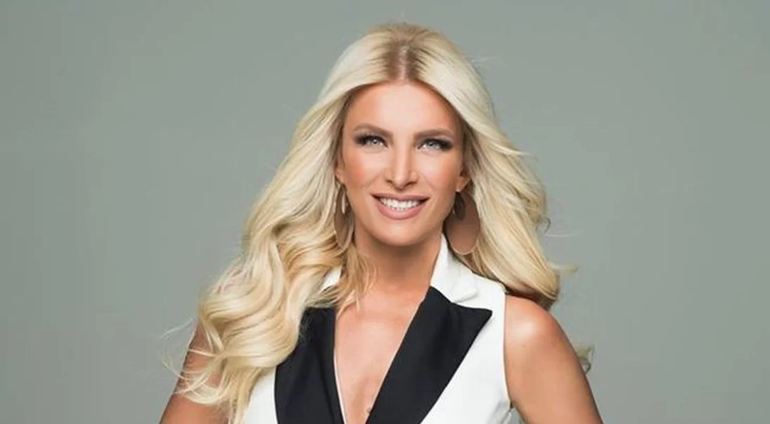 Κατερίνα Καινούργιου: Μας δείχνει το σαλόνι του πατρικού της