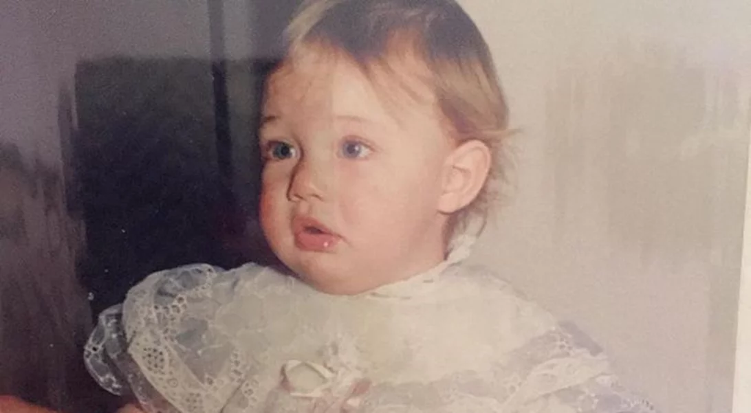 Ποια γνωστή παρουσιάστρια είναι η μικρούλα της φωτογραφίας;