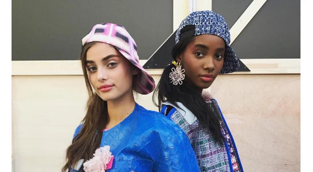 Chanel Insta: Μέσα στη... μητρική κάρτα του οίκου για τη νέα συλλογή Άνοιξη/ Καλοκαίρι 2017 (φωτογραφίες)