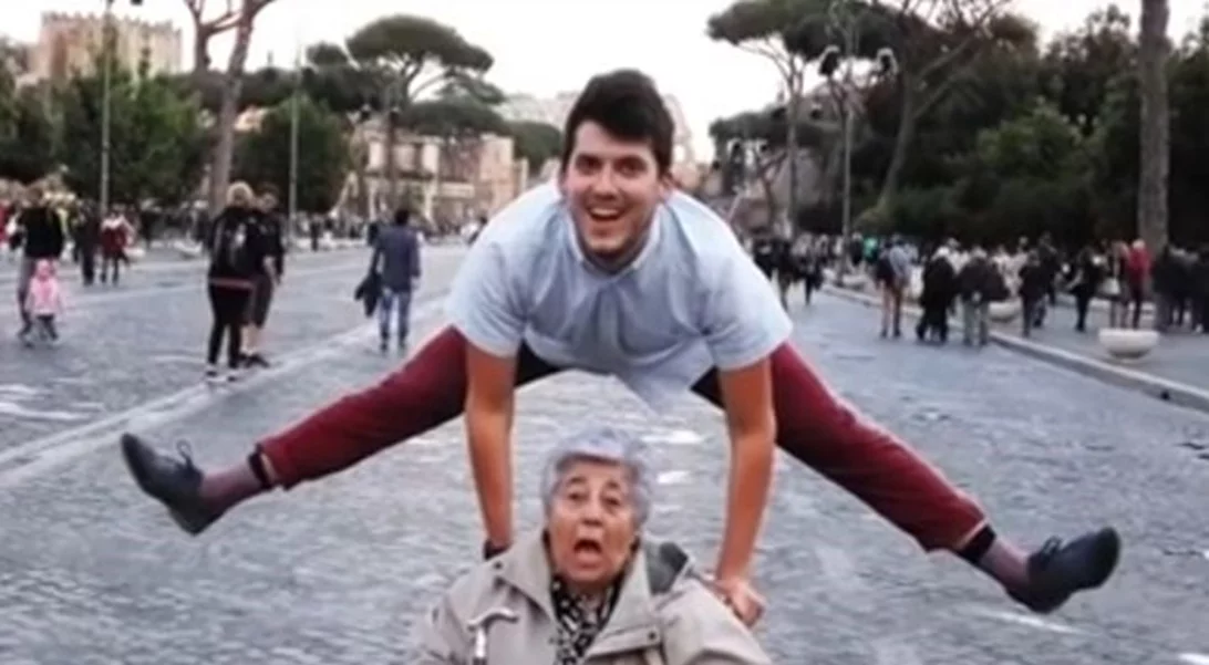 Ο Κρητικός εγγονός που πήγε την γιαγιά του στην Ρώμη και μας συγκίνησε