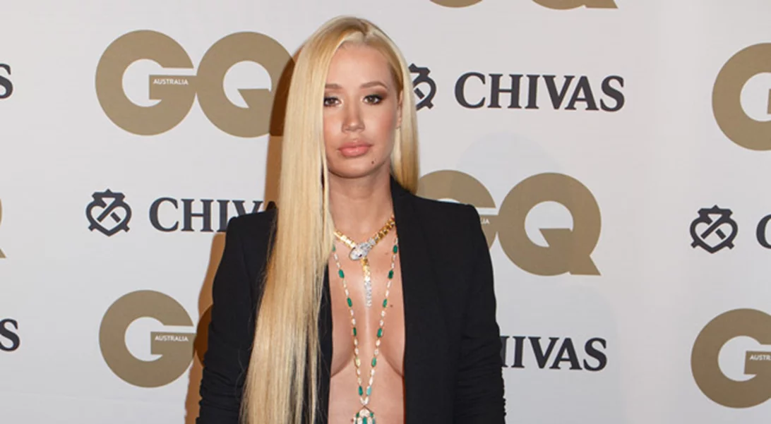 Iggy Azalea: Στο red carpet μόνο με το σακάκι της!