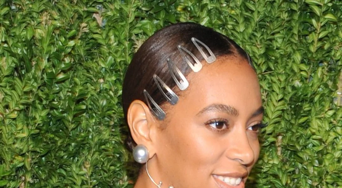 H φωτογράφιση της Solange Knowles με δημιουργίες μη λευκών σχεδιαστών