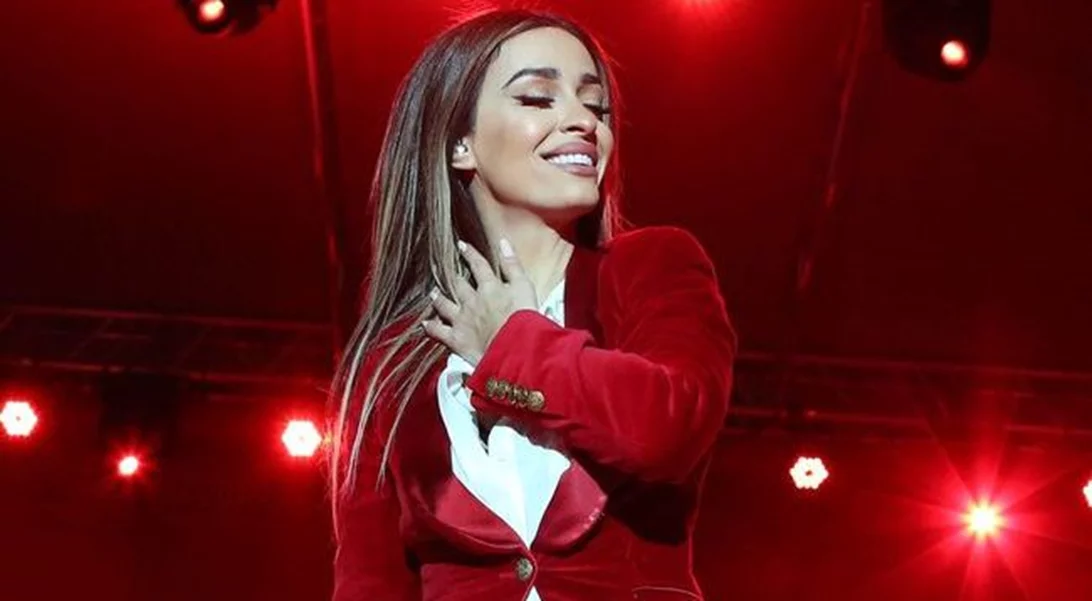 Ελένη Φουρέιρα: Η εντυπωσιακή εμφάνιση στη χριστουγεννιάτικη συναυλία της