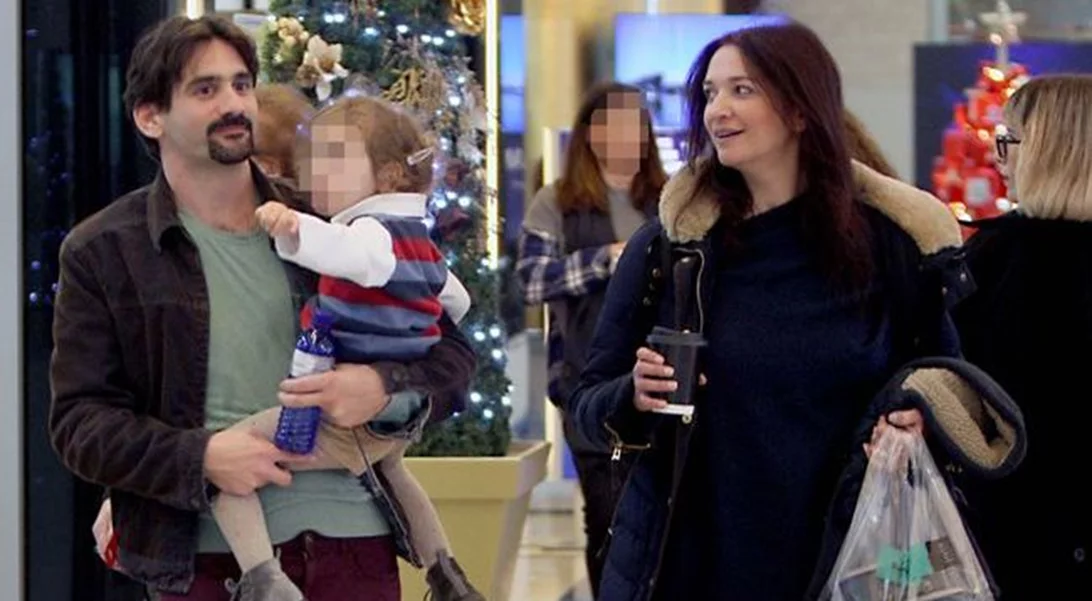 Οδυσσέας Παπασπηλιόπουλος: Σπάνια έξοδος με τη σύζυγο και την κόρη του