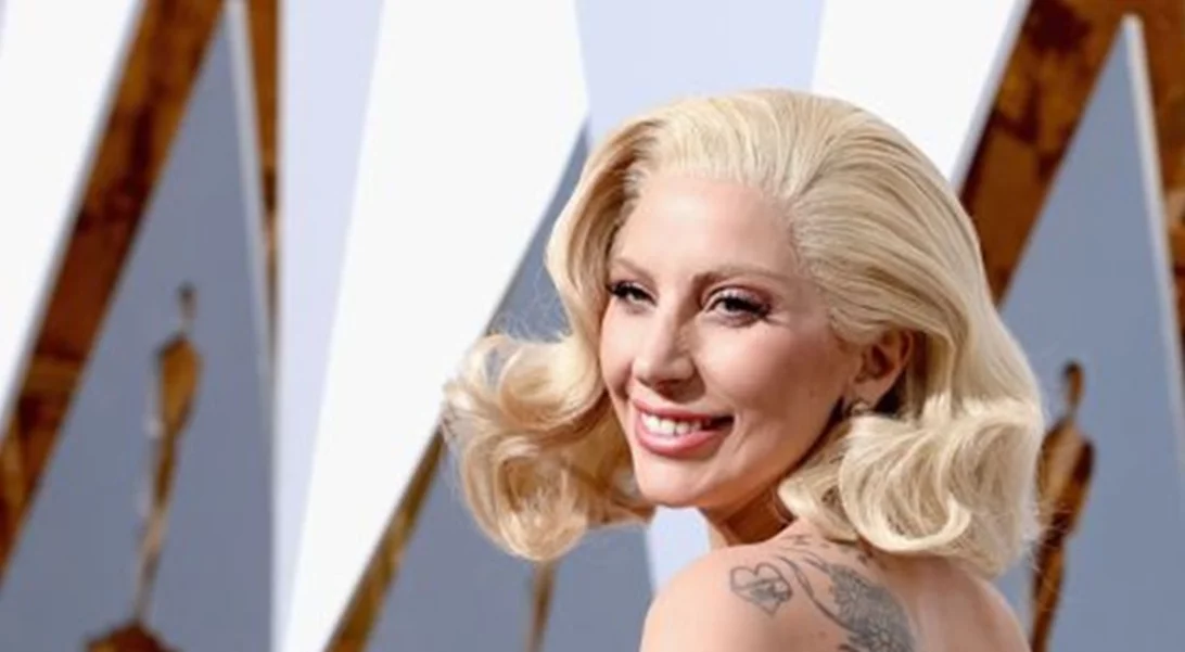 Lady Gaga: Σε ποιον αφιέρωσε το νέο της τατουάζ;