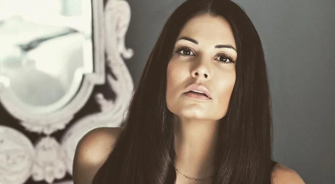 Μαρία Κορινθίου: Η topless εμφάνιση επί σκηνής