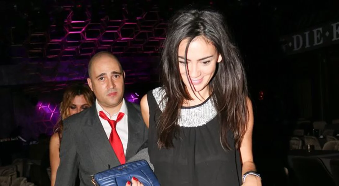 Κωνσταντίνος Μπογδάνος: Τα τρυφερά στιγμιότυπα με την κούκλα σύντροφό του!