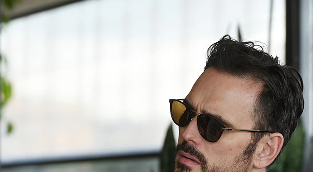 Matt Dilon: Φοράει το πιο σέξι ζευγάρι γυαλιά
