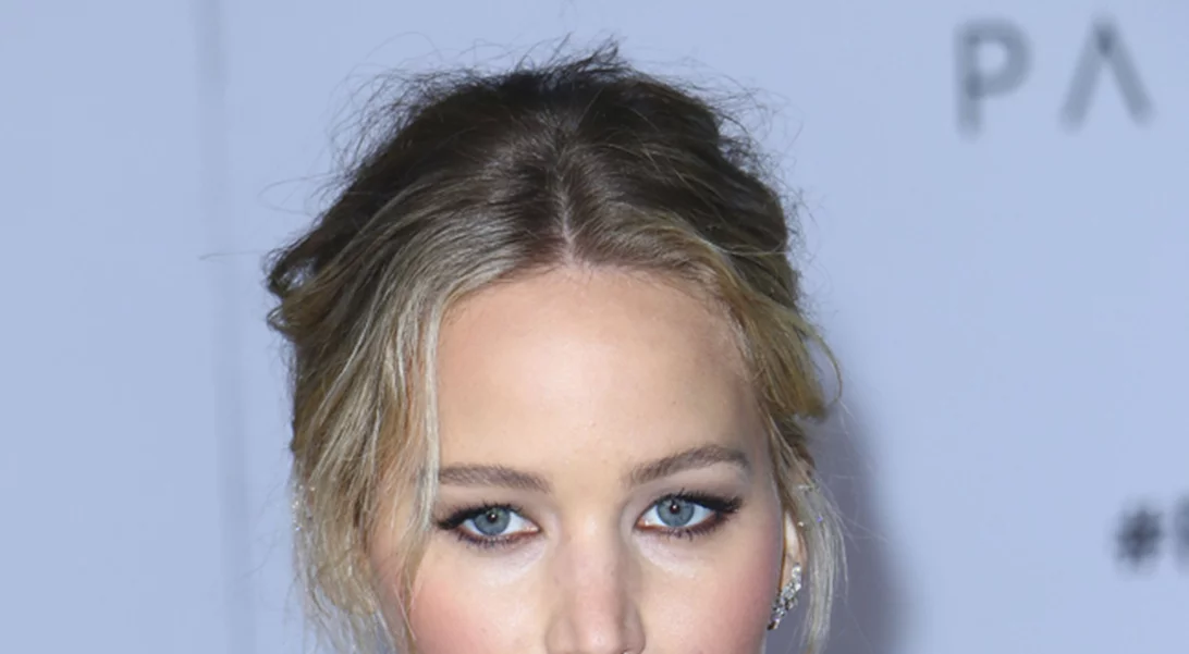 Φόρα το κοστούμι με σέξι τρόπο όπως η Jennifer Lawrence