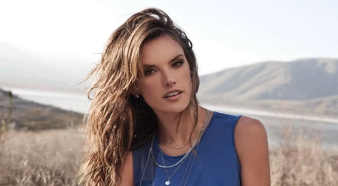 H Alessandra Ambrosio έχει την απάντηση στο στυλ αυτής της μεταβατικής περιόδου