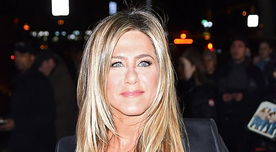 Jennifer Aniston: Ξέχασε να βγάλει το καρτελάκι με την τιμή από το ρούχο της!