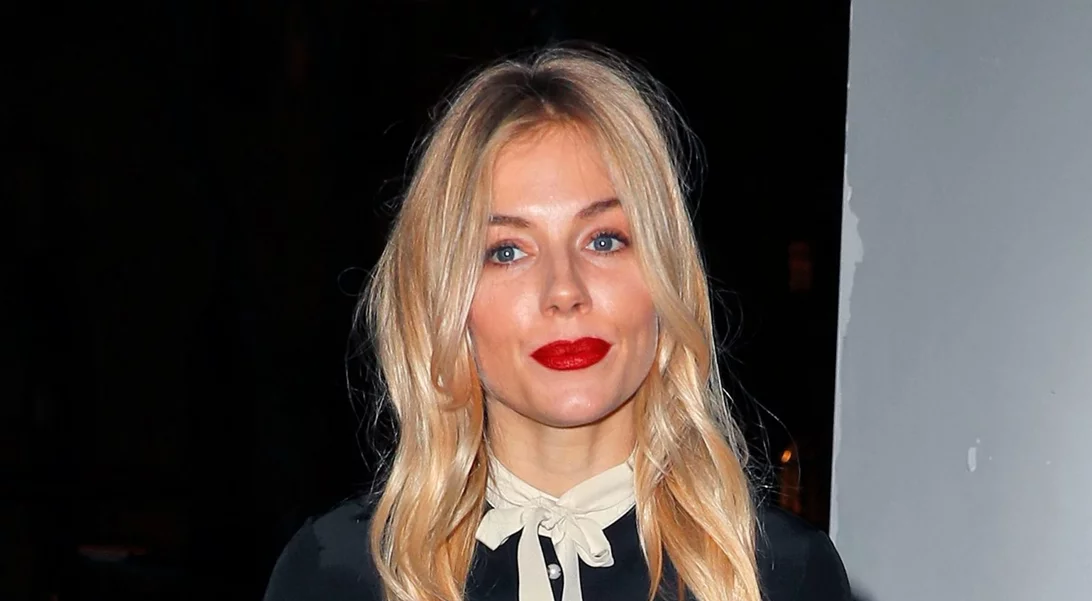 Sienna Miller: Επιλέγει το outfit που έχεις κι εσύ!