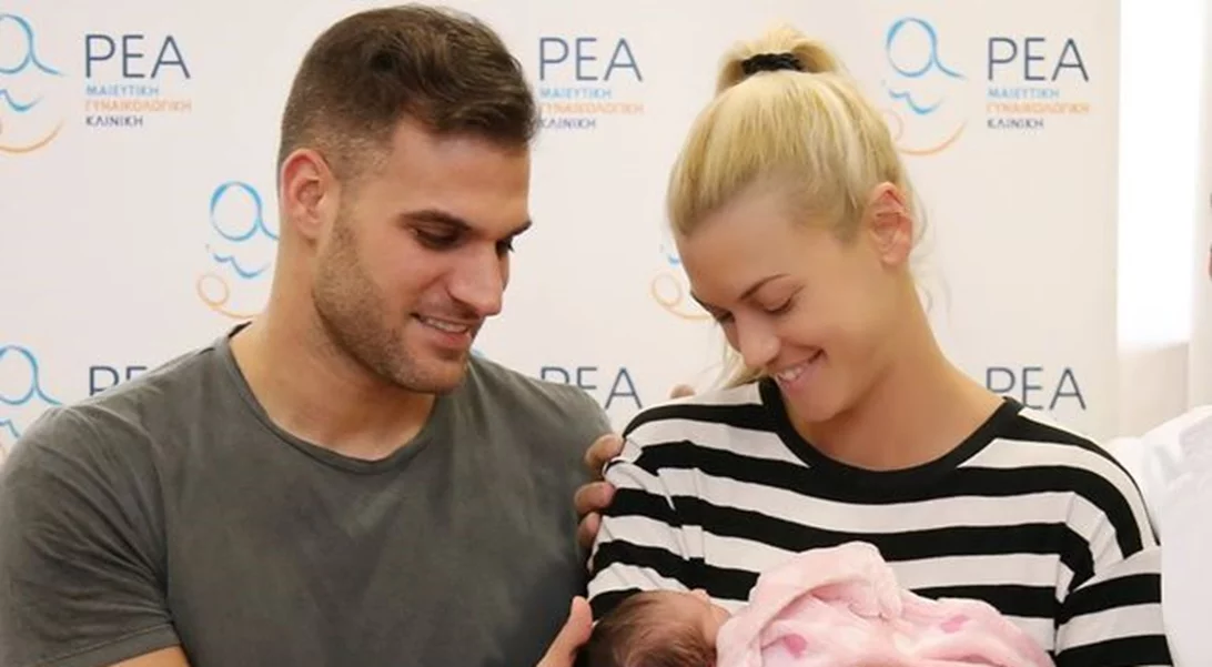 Βάσω Κολλιδά - Γιάννης Εμμανουηλίδης: Οι τρυφερές φωτογραφίες με το μωράκι τους μέσα από το μαιευτήριο