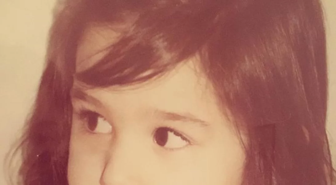 Αναγνωρίζεις το νεαρό κοριτσάκι της φωτογραφίας;