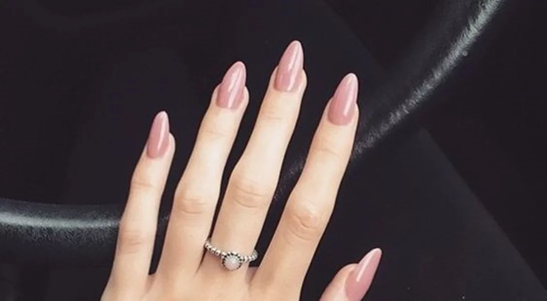 #maniMonday: Η επόμενη μέρα - Πώς να βάψεις τα νύχια σου μετά τα Χριστούγεννα