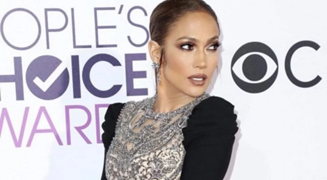 Jennifer Lopez: Πού αφιέρωσε το βραβείο της;