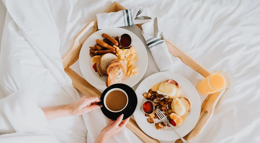 4 λάθη που κάνεις με το πρωινό σου και δε χάνεις κιλά (μήπως πίνεις χυμό;)