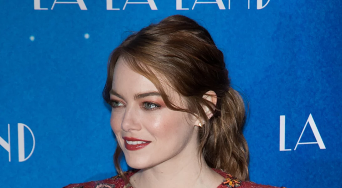 Emma Stone: Η εκπληκτική της εμφάνιση στην παριζιάνικη πρεμιέρα του "La la Land"