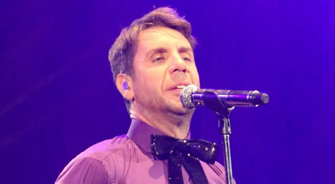 Ο Γιώργος Μαζωνάκης ντύθηκε... Νατάσα Θεοδωρίδου (video)