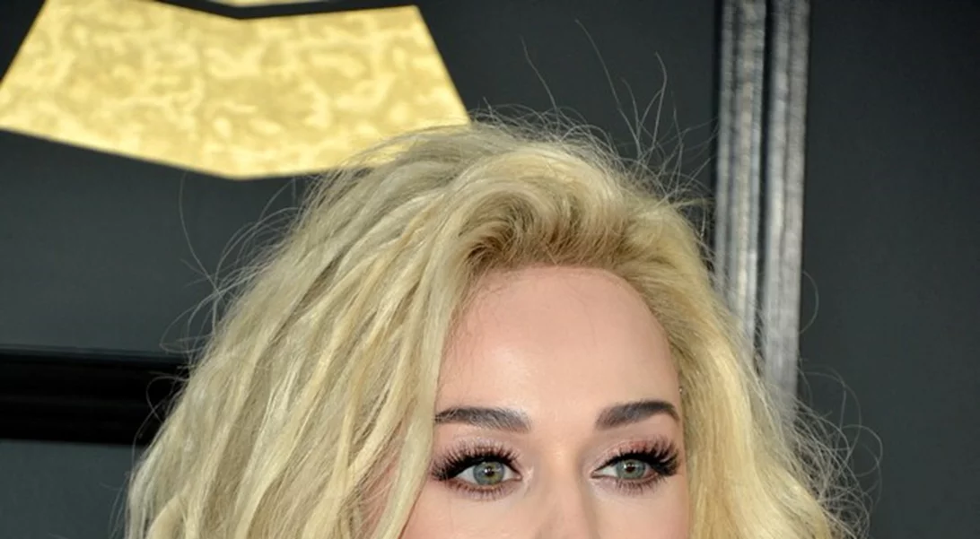 Katy Perry: Ξύρισε το κεφάλι της! Δες το νέο της look