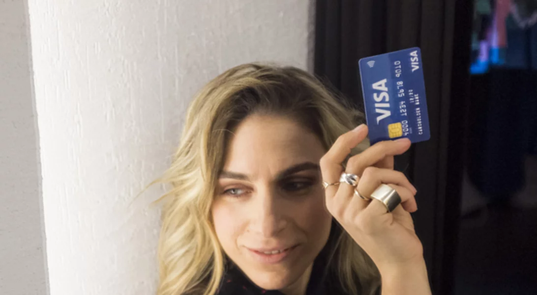 Τι συμβαίνει όταν η Μόδα συναντά την Τεχνολογία; Η Αννούσα Μελά και η Visa έχουν όλες τις απαντήσεις!