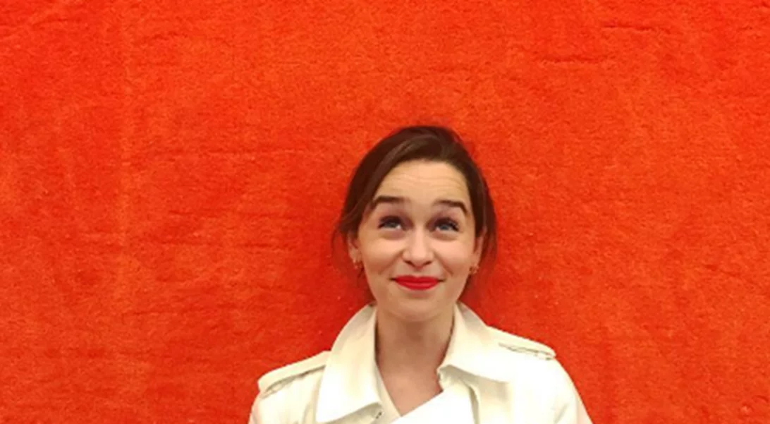 Emilia Clarke: Βρίσκεται και αυτή στην Ελλάδα για διακοπές!