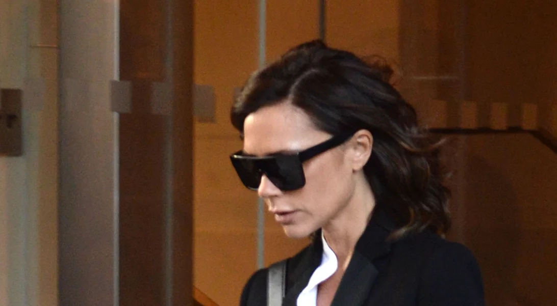 Η Victoria Beckham φορά τα sneakers που έχεις κι εσύ!